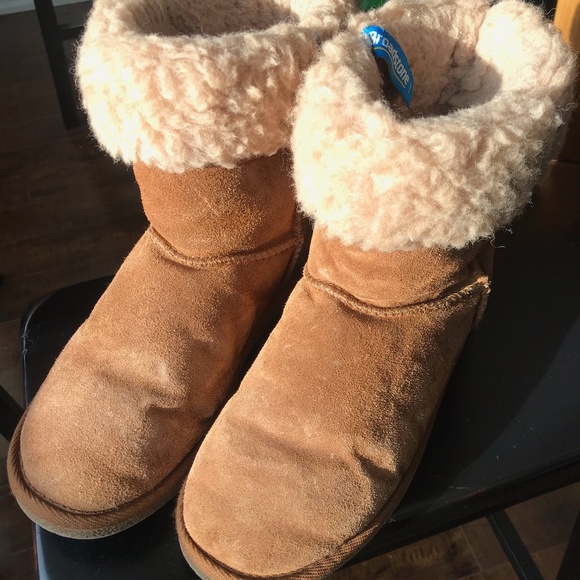 Broadstone Uggs - Picture 1 of 3